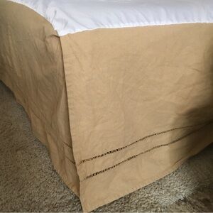 B Smith Bedskirt Dust Ruffle Cal King Gold Tan 15" Linen/Cotton Split Corner EUC